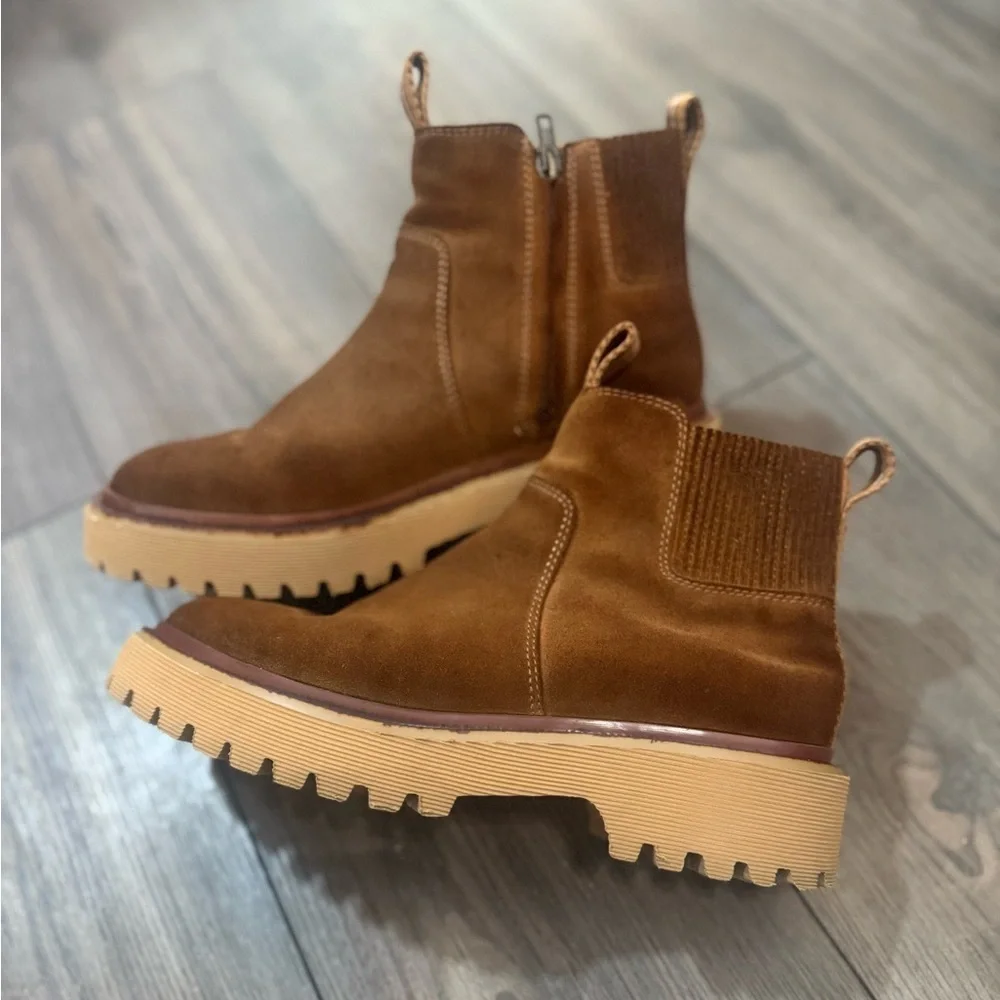 Madewell Brown Suede Lug Sole Chelsea Boots Size 7.5 Leather Zip Side